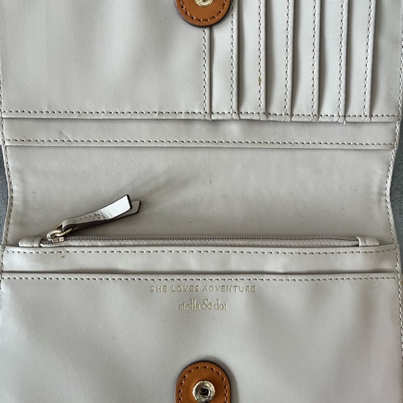 New Camel Stella & Dot Wallet - Picture 2 of 6